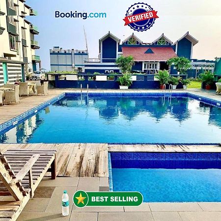 Gr Palace, In Front Of Sea-Beach With Breakfast, Swimming-Pool, Fully Air-Conditioned, Hotel With Parking Availability Puri Exteriör bild