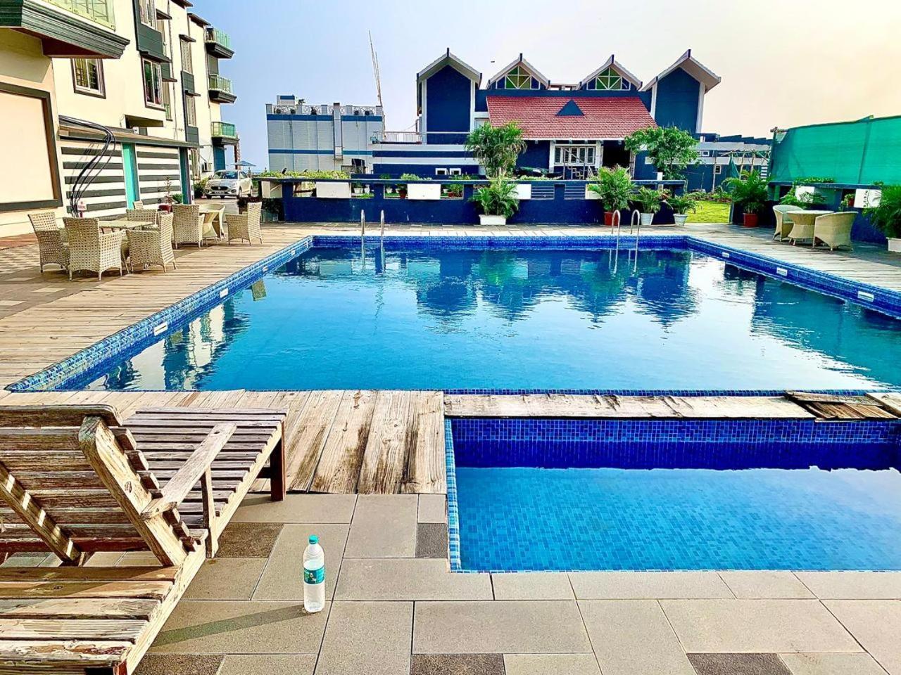 Gr Palace, In Front Of Sea-Beach With Breakfast, Swimming-Pool, Fully Air-Conditioned, Hotel With Parking Availability Puri Exteriör bild
